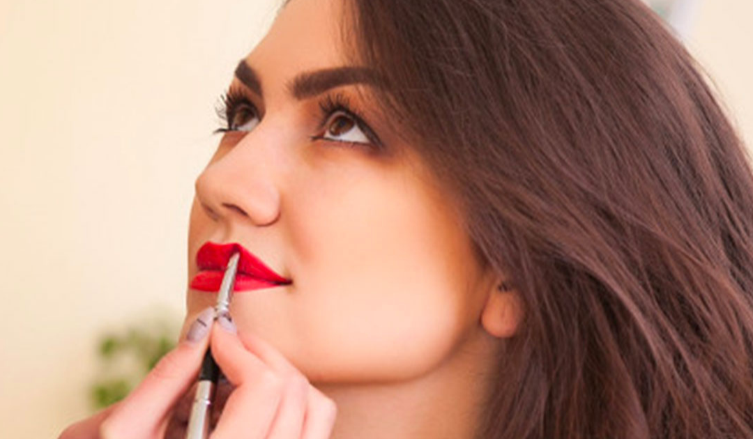 What is the salary of a professional makeup artist ?